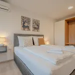 River Retreat - Happy شقة
