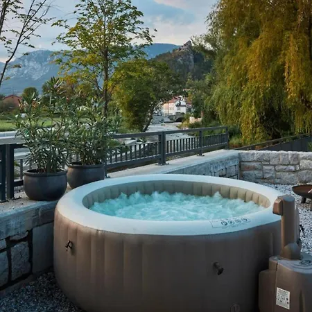 River Retreat - Happy Apartment
