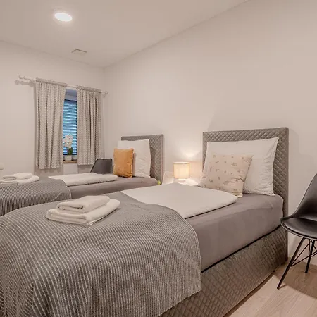 River Retreat - Happy Apartment