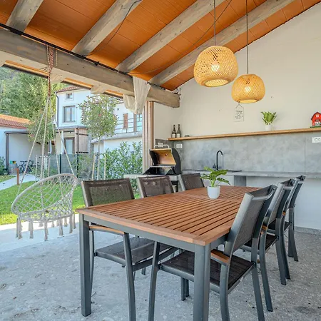 River Retreat - Happy * Vipava