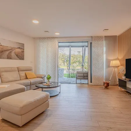 River Retreat - Happy *