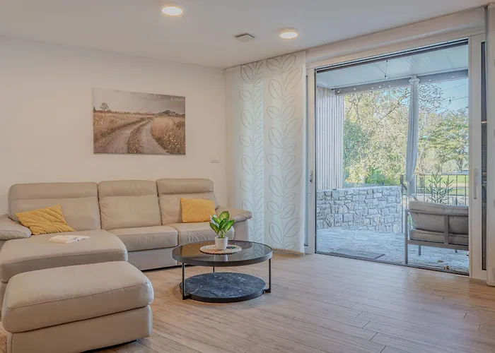 River Retreat - Happy * Vipava