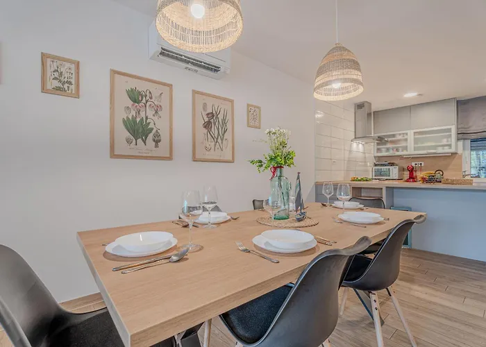 River Retreat - Happy * Vipava