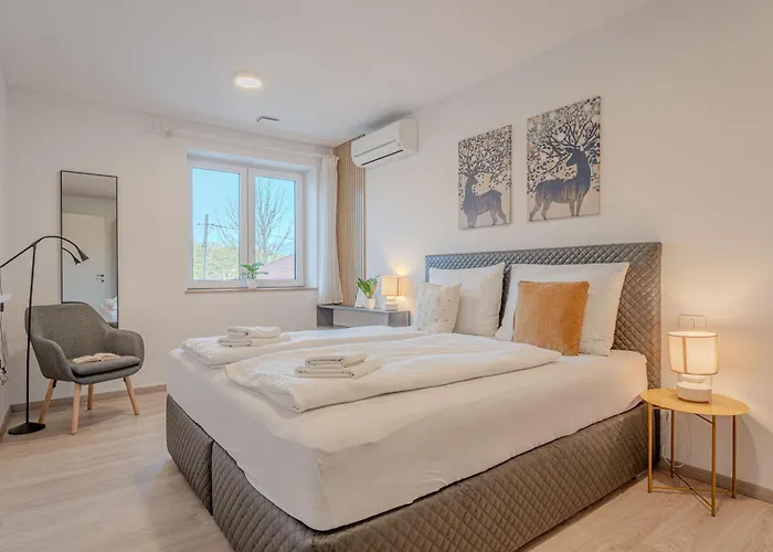 River Retreat - Happy *