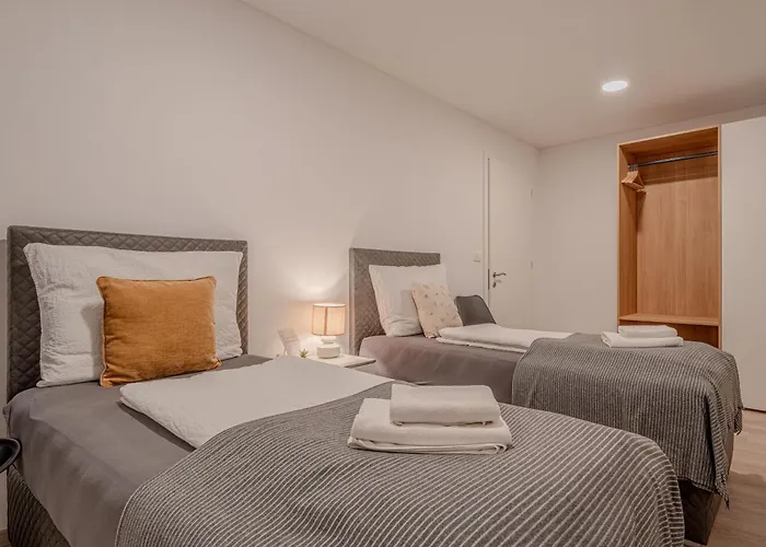 River Retreat - Happy *